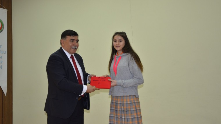 BELEDİYE BAŞKANIMIZ MUSTAFA KOCA EMET ANADOLU İMAM HATİP LİSESİNDE DÜZENLENEN ÇANAKKALE ŞEHİTLERİNİ ANMA PROGRAMINA KATILDI