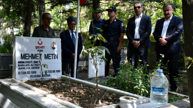 15 Temmuz Demokrasi ve Milli Birlik Günü dolayısıyla İlçemizde düzenlenen resmi program kapsamında bu sabah saat 10.00’de şehitlik ziyareti yapıldı.