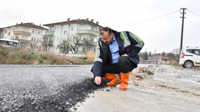 Belediye başkanımız Hüseyin Doğan, dün Karayolları mevkiinde başlayan sıcak asfalt çalışmalarını yerinde inceledi.