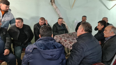 Belediye Başkanımız Hüseyin Doğan, gece saat 23:00 sıralarında devam eden sıcak asfalt çalışmalarında vatandaşlarla bir araya gelerek bilgilendirmelerde bulundu.
