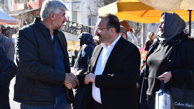 Emet Belediye Başkanımız Hüseyin Doğan, Salı Pazarında esnaf ve vatandaşlarla bir araya geldi