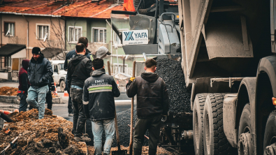 Emet ilçemizde sıcak asflat çalışmalar gece gündüz sürüyor