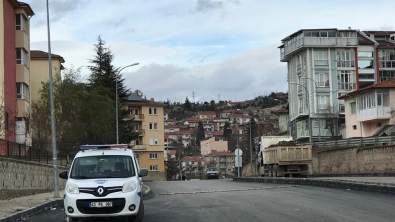 EMET OKULLAR CADDESİNDE TRAFİK DÜZENLEMELERİ