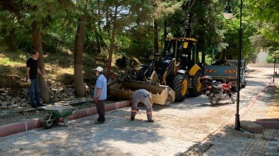 YOĞUN YAĞIŞLARIN VERDİĞİ ZARARLAR GİDERİLİYOR...