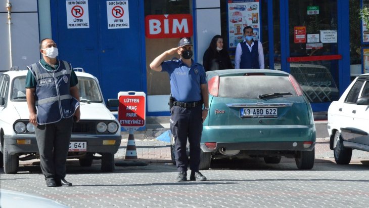 3 EYLÜL ETKİNLİKLERİ HÜKÜMET KONAĞI ÖNÜNDE ATATÜRK BÜSTÜNE ÇELENK KOYMA TÖRENLERİ İLE BAŞLADI