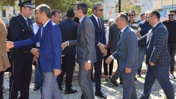 30 AĞUSTOS BÜYÜK ZAFERİMİZİN 100.GURUR YILINDA İLÇEMİZ HÜKÜMET MEYDANIN ÖNÜNDE RESMİ PROGRAM DÜZENLENDİ