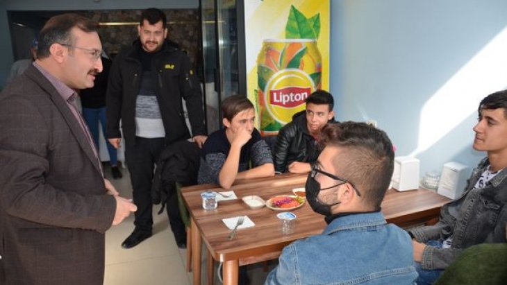 BELEDİYE BAŞKANIMIZ HÜSEYİN DOĞAN LİSELİ GENÇLERİMİZLE BİR ARADA