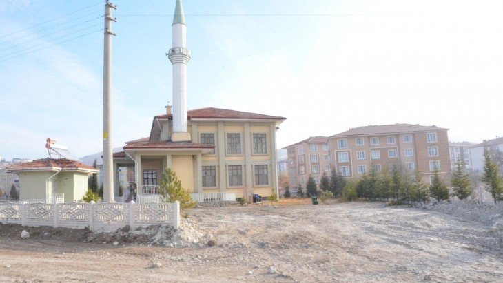 ÇAVUŞOĞLU CAMİİNE SIFIRDAN KANALİZASYON HATTI DÖŞENDİ