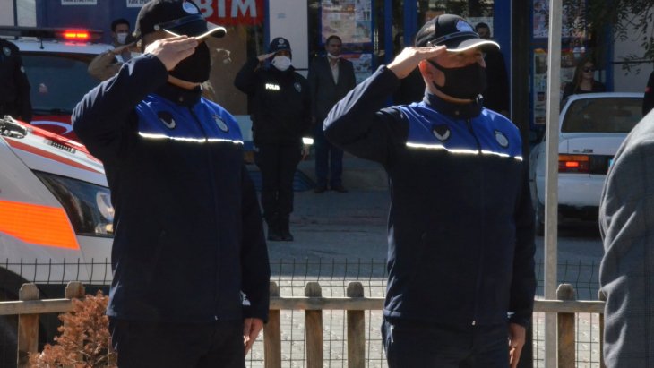 Cumhuriyetimizin kuruluşunun 98. yılında Kutlama Programları Hükümet Meydanında Atatürk anıtına Çelenk Koyma Töreni İle Başladı