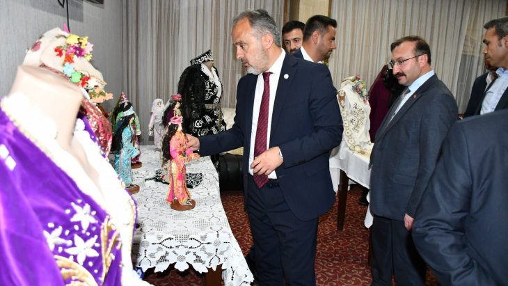 Emet Belediye Başkanımız Hüseyin Doğan ve Bursa Büyükşehir Belediye Başkanı sayın Alinur Aktaş'tan  Gemişten günümüze temalı sergiyi ziyaret
