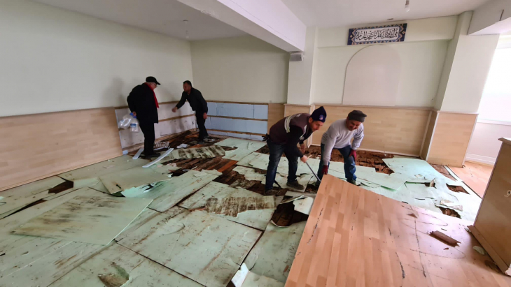 Emet belediyemiz ekiplerince Terlemez Camii'nde tadilat çalışmaları yapılıyor