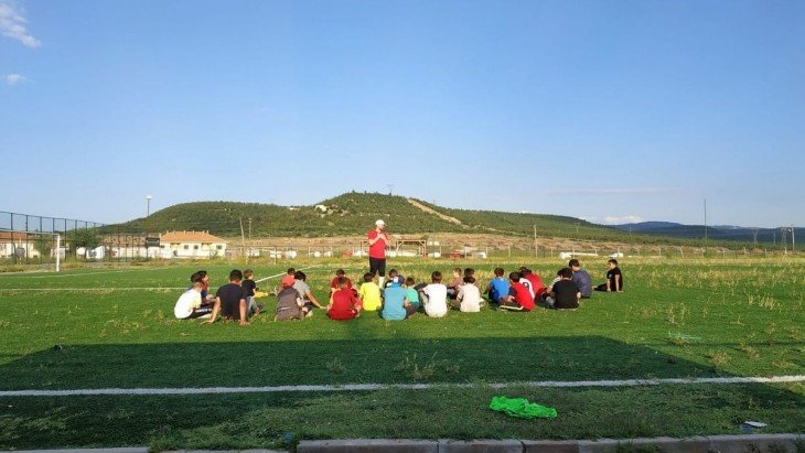 EMET BELEDİYEMİZ FUTBOL OKULUNDA 50 ÇOCUĞUMUZ EĞİTİM  GÖRÜYOR