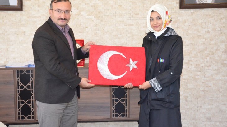 Emet Gençlİk ve Spor Müdürlüğüne Bağlı gençlİk lİderİ Betül Ersöz’DEN Beledİye Başkanımız Hüseyİn Doğan’A makamında zİyaret...