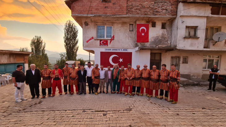 EMET GÜNLÜCEDE MEHTERAN COŞKUSU... EMET BELEDİYEMİZCE KÖYÜMÜZDE KURTULUŞ PİLAVI DAĞITILDI