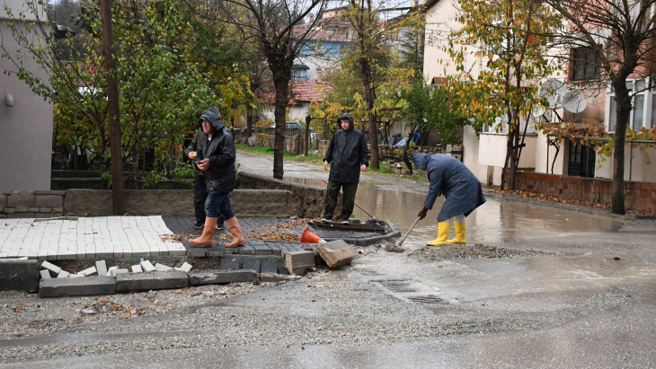 Emet’te 1 Saatlik Sağanak Yağışta Sahadaydık