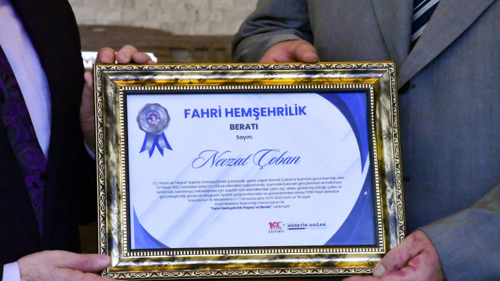 Fenomen postacı Emet’in hemşehrisi oldu