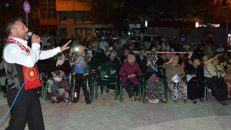 Demokrasi Meydanında İlahi Dinletisi