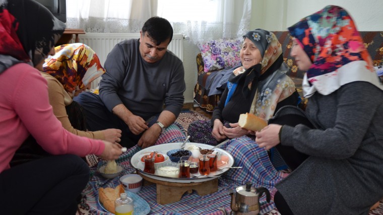 Yaşlılarımıza Hürmetimizi Göstermek için Yanlarındayız