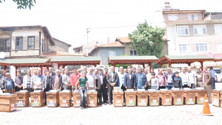 ARI ÜRETİCİLERİMİZE BELEDİYEMİZDEN KOVAN DESTEĞİ