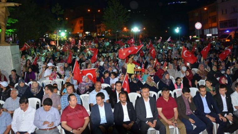 EMET MİLLİ BİRLİK İÇİN MEYDANA İNDİ