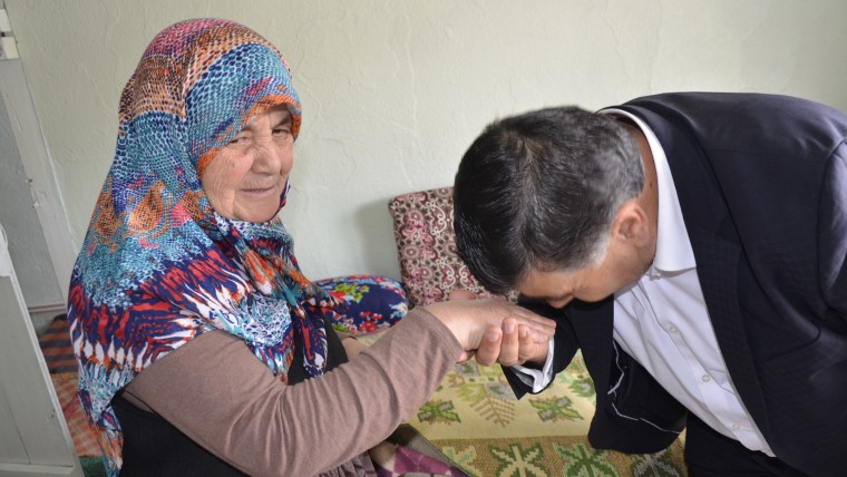 HERŞEY ONLARIN DUALARINI KAZANMAK İÇİN