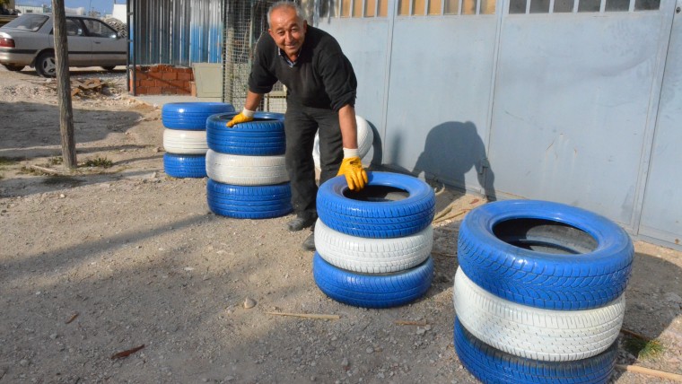 Ömrünü Tamamlamış Lastiklerden Çöp Sepeti