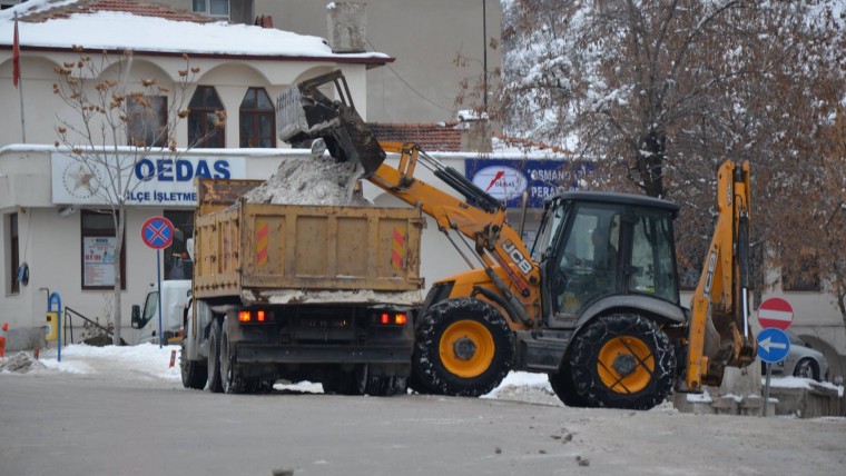 Ekiplerimizin Karla Mücadelesi Devam Ediyor
