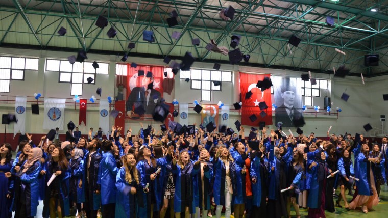 EMYO’DA MEZUNİYET COŞKUSU