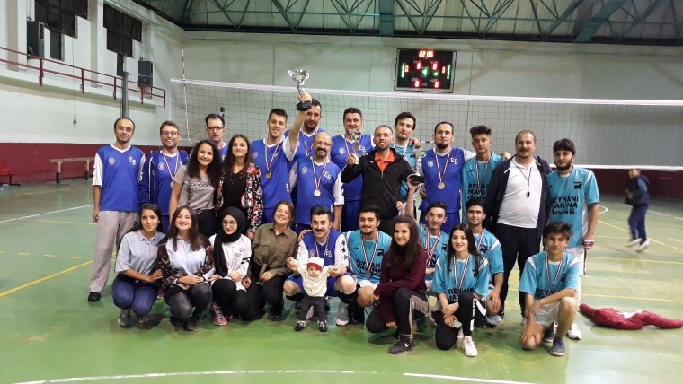 VOLEYBOLDA ŞAMPİYON EMETBELEDİYESPOR