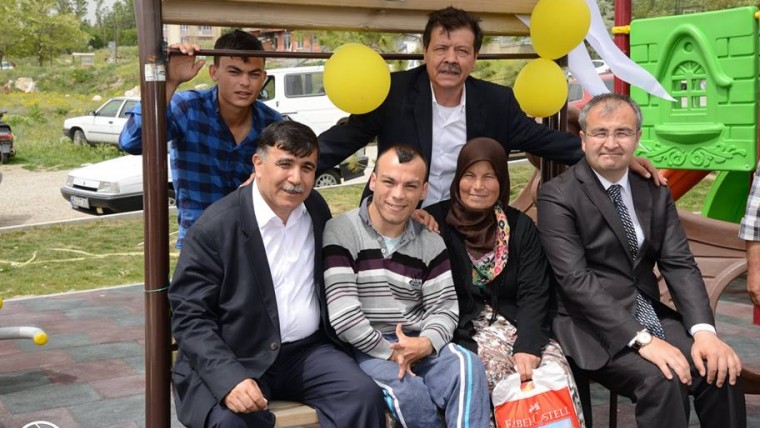 BUGÜN  ÖZEL ÇOCUKLARIMIZIN BAYRAMIYDI