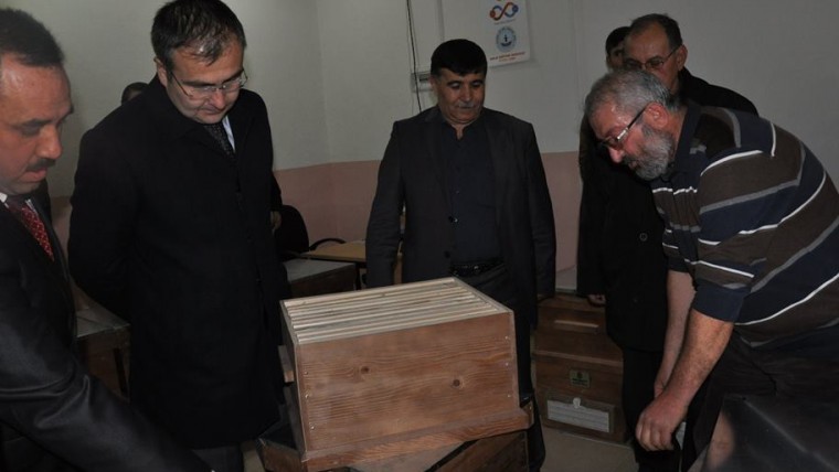 ARICI EĞİTİMİ ALAN GİRİŞİMCİLERİMİZE KOVAN DESTEĞİ BELEDİYEMİZDEN