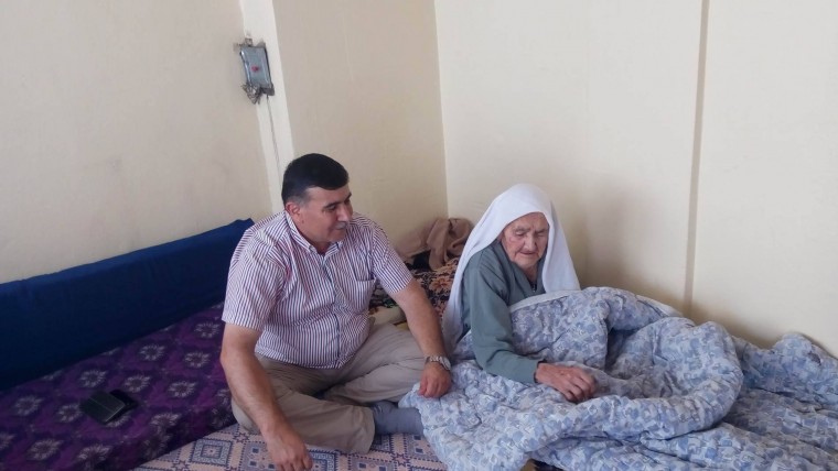 Yaşlı Teyze İhtilal Olmadığına Zor İkna Edildi