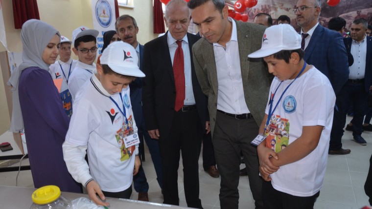 YUNUS EMRE İMAM HATİP ORTAOKULUMUZDA BİLİM FUARI