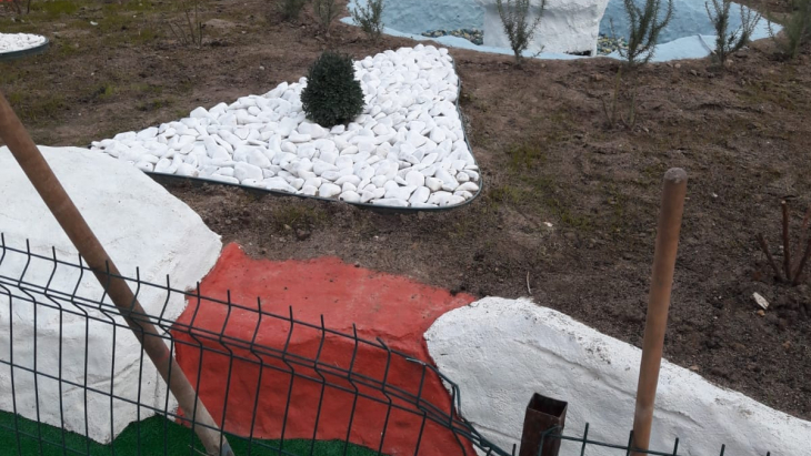 İlçemiz Kaynarca mevkiinde bulunan göbekte belediyemiz Fen İşeri ekiplerimizce çevre düzenleme ve peyzaj çalışmalarında sona geliniyor