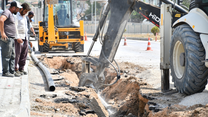 SAĞLIKLI KENT , TEMİZ SU SLOGANI İLE 60 SENELİK ALTYAPI ÇALIŞMALARI KAPSAMLI BİR EKİPLE SÜRÜYOR