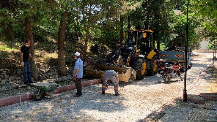 YOĞUN YAĞIŞLARIN VERDİĞİ ZARARLAR GİDERİLİYOR...