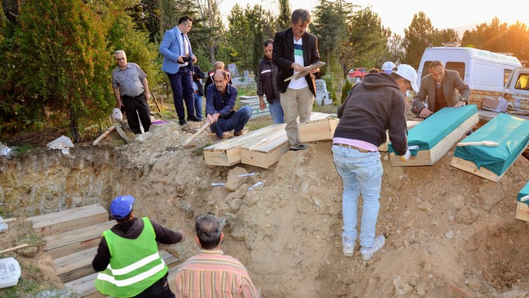 ÇALCAĞIL MEZARLIĞI EMET MEZARLIĞINA NAKLEDİLİYOR