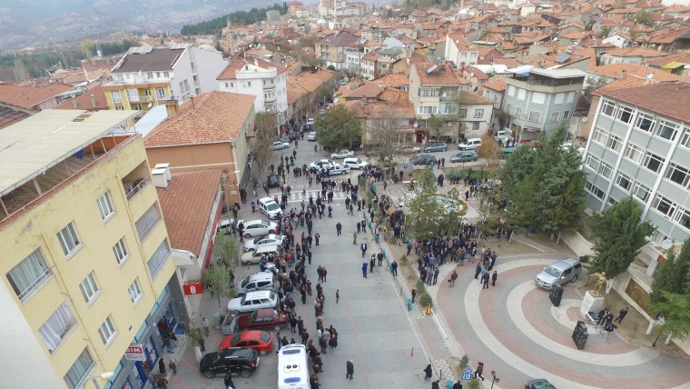 EMET HALKI'BÜYÜK EMET HAYRI' İÇİN MEYDANA İNDİ