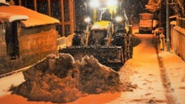 Emet’te Ekiplerimizin Gece Karla Mücadelesi