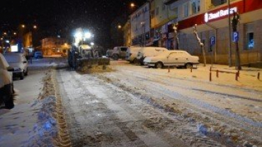 Emet’te Ekiplerimizin Gece Karla Mücadelesi