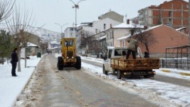 Emet İlçemizde Yoğun Kar Yağışı Sonrası Karla Mücadele