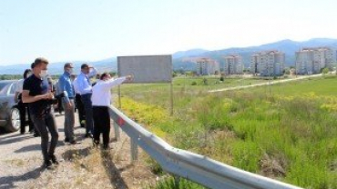 Kütahya Valisi Ali Çelik bugün Emet ilçesindeydi.