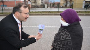 8 MART’TE EMET’TE ÇİÇEKLER AÇTI