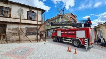 Emet Belediyemizce demir korkuluklarla tedbirler alınıyor...