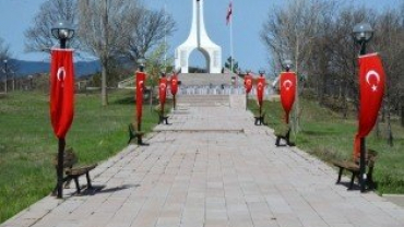 Cevizdere zaferimizin 99.gurur yılı münasebetiyle Emet Cevizdere şehitliğinde tören düzenlendi.