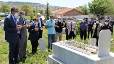 Kütahya Valisi Ali Çelik bugün Emet ilçesindeydi.