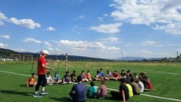 EMET BELEDİYEMİZ FUTBOL OKULUNDA 50 ÇOCUĞUMUZ EĞİTİM GÖRÜYOR