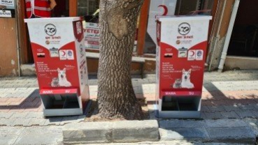 Emet Kızılay ve Belediyemizden Sokak Dostlarımıza 2 Adet Mamamatik