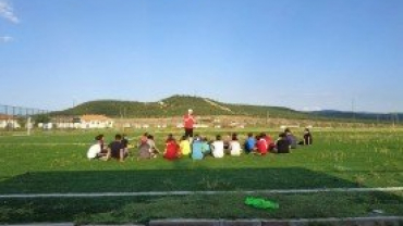 EMET BELEDİYEMİZ FUTBOL OKULUNDA 50 ÇOCUĞUMUZ EĞİTİM GÖRÜYOR