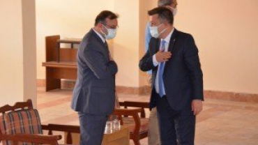 BAYRAMIN 2.GÜNÜ PROTOKOL ÜYELERİ BELEDİYE ÇOK AMAÇLI SALONUNDA HALKLA BİR ARAYA GELEREK BAYRAMLAŞTI...